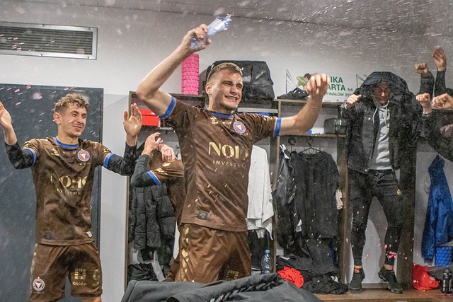 快船太危险了！残阵差点逆转东部第一哈登引6人上双已有冠军实力​.