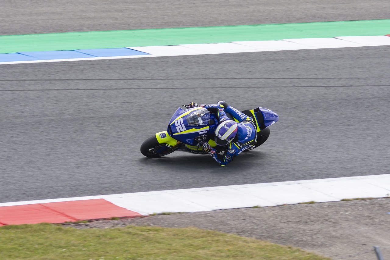 只有不断地 只有不断地